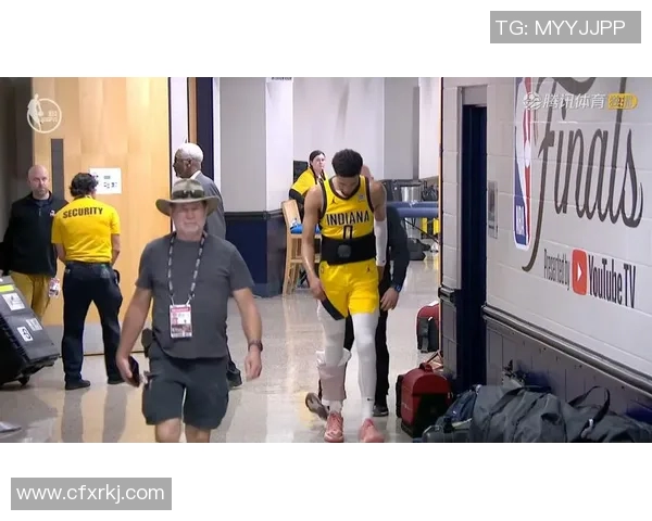 亚历山大夺冠后亲访更衣室与哈利深情拥抱庆祝胜利 亚历山大夺冠后亲访更衣室与哈利深情拥抱庆祝胜利